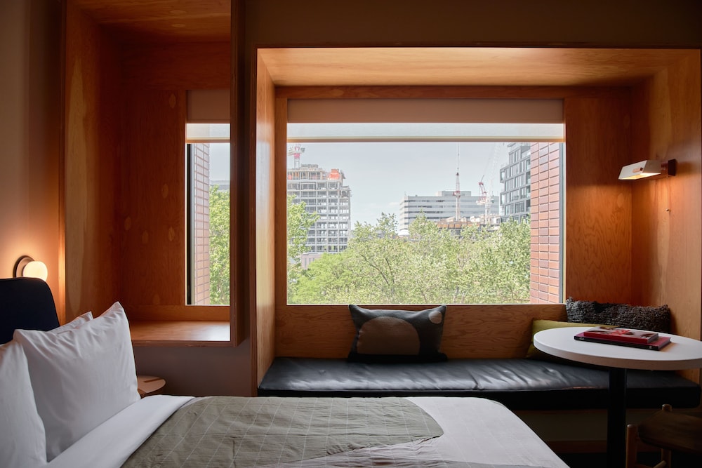 Room (Small) - Photo 1