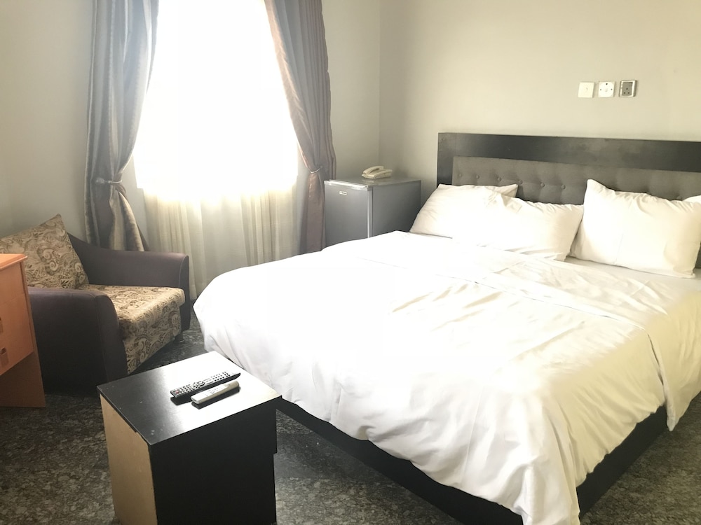 Basic Room, 1 Double Bed, Non Smoking photo 2