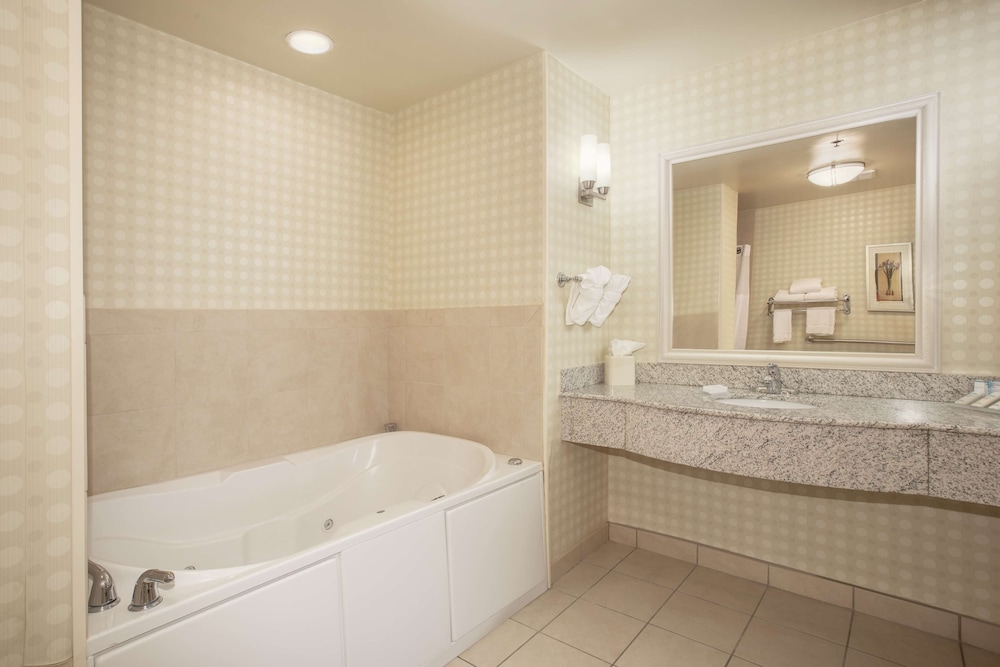 Room, 2 Queen Beds, Accessible - Photo 4