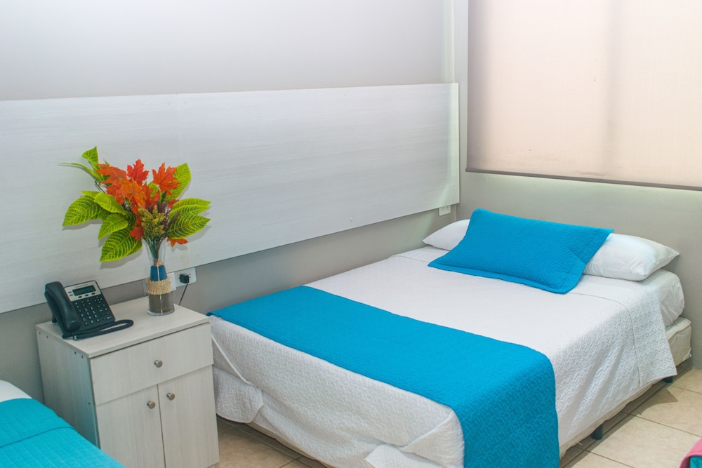 Standard Quadruple Room, 2 Double Beds, Private Bathroom photo 3