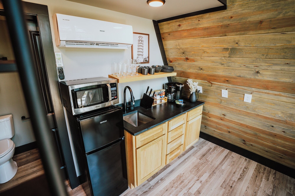 Premier Cabin, Hot Tub, Lake View photo 3