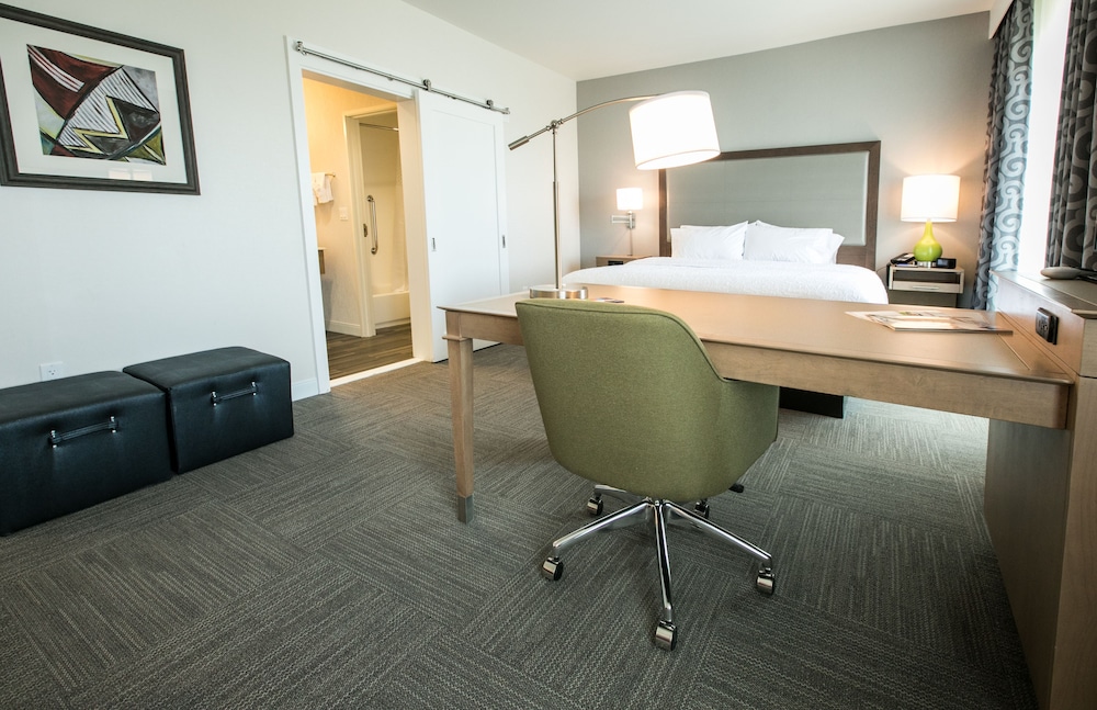 Studio, 1 King Bed, Accessible, Non Smoking (w/ bathtub) - Photo 3