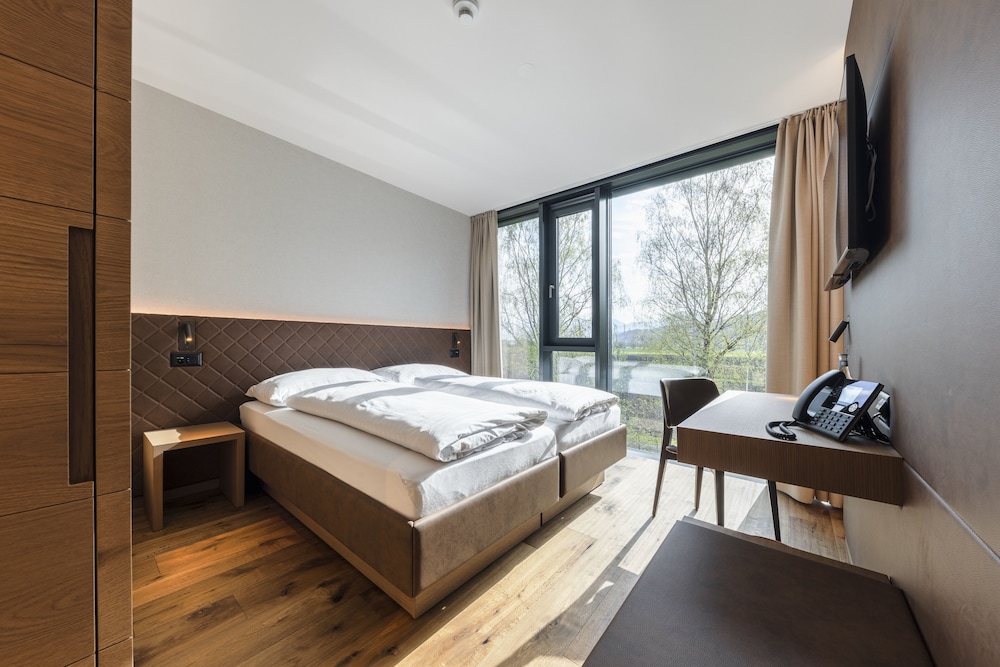Superior Room, 1 Double Bed, Private Bathroom, Mountain View photo 2