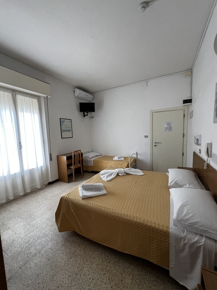 Superior Triple Room - Photo 2