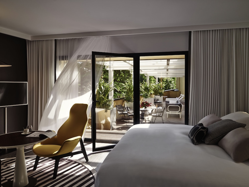 Chambre Exécutive, 1 grand lit (private outdoor terrace. Paris view)