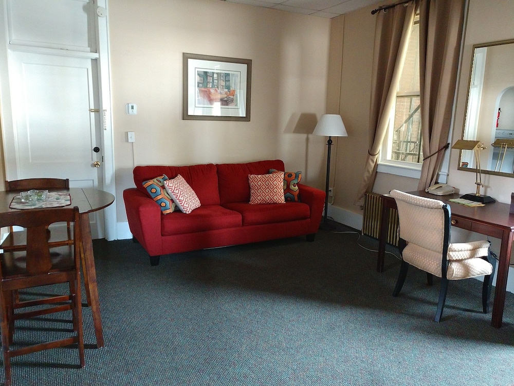 Two bedroom suite with full kitchen photo 3