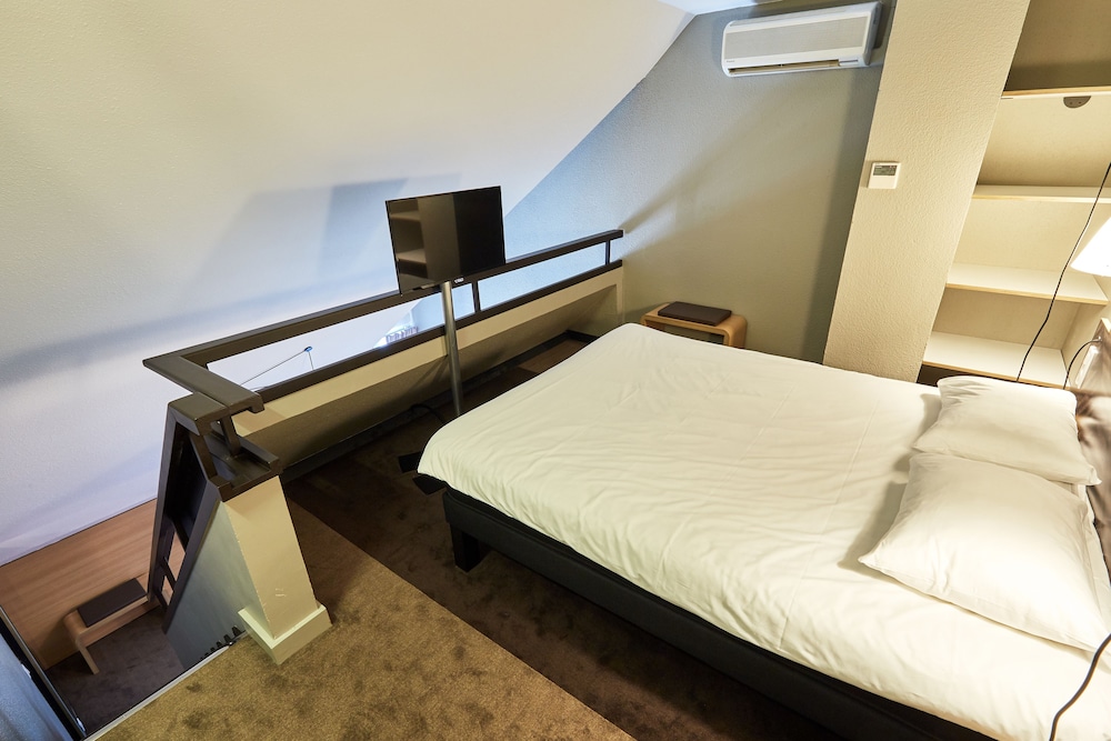 Duplex, Multiple Beds, Balcony, Mezzanine - Photo 1
