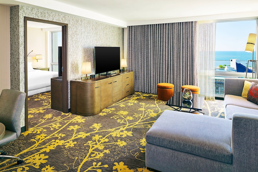 Suite, 1 King Bed with Sofa bed, City View - Photo 4