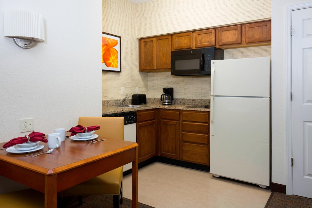 Suite, 1 Bedroom - Photo 2