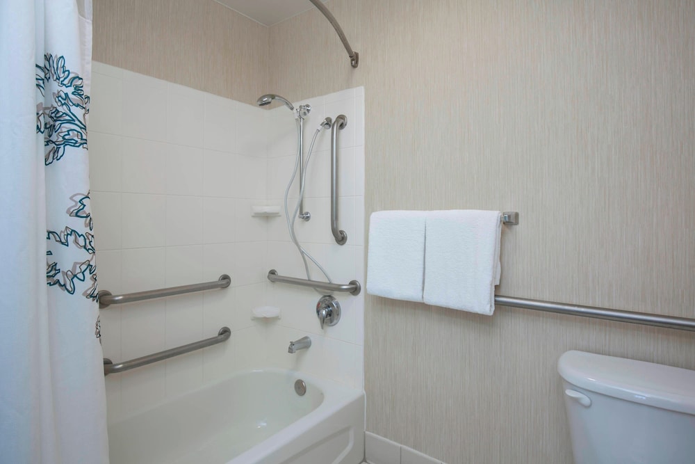 Suite, 2 Bedrooms, Fireplace - Photo 9