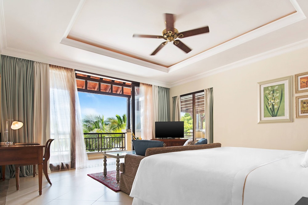 Suite, 1 King Bed - Photo 1