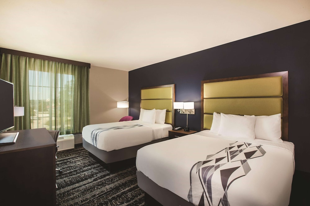 Room, 2 Queen Beds, Non Smoking photo 1