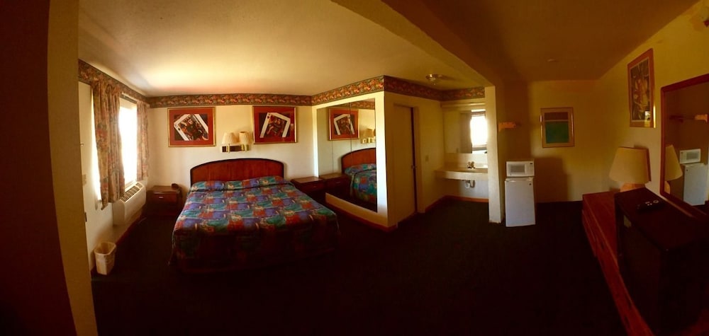 Room, 1 King Bed photo 2