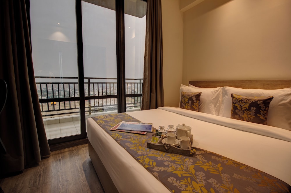 Premium Suite - Photo 1