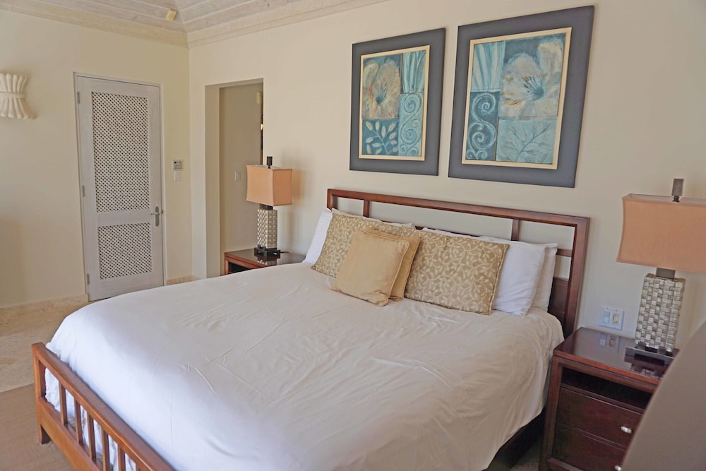 Luxury Villa, 4 Bedrooms, Non Smoking, Pool View photo 3
