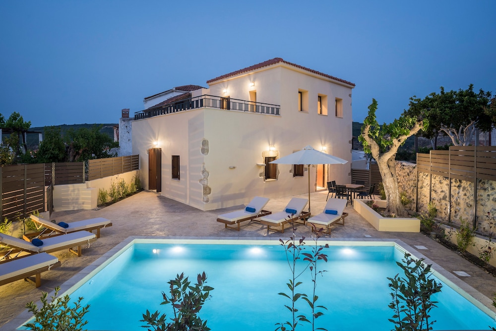 Deluxe 3 Bedroom Villa with Private Pool photo 2
