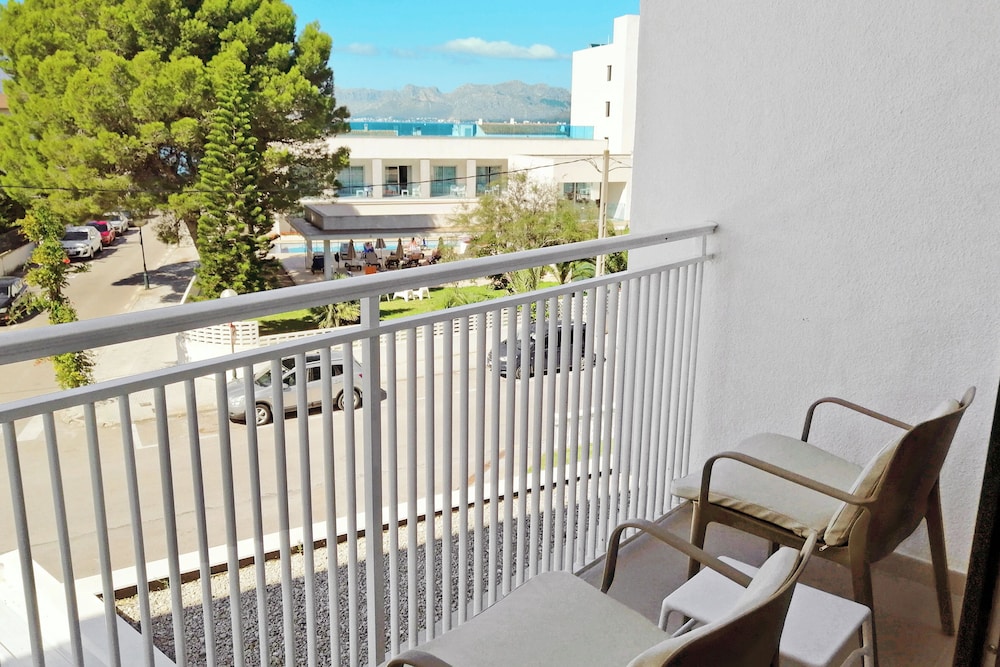Superior Twin Room, Balcony H12LRB photo 3