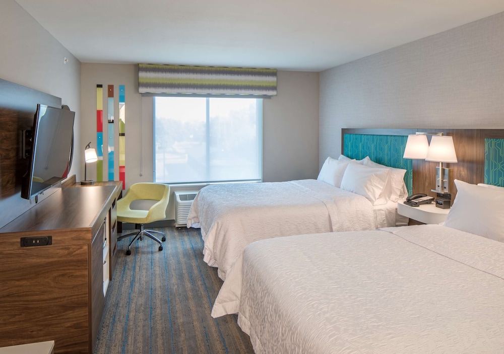 Room, 2 Queen Beds, Accessible, Bathtub - Photo 1