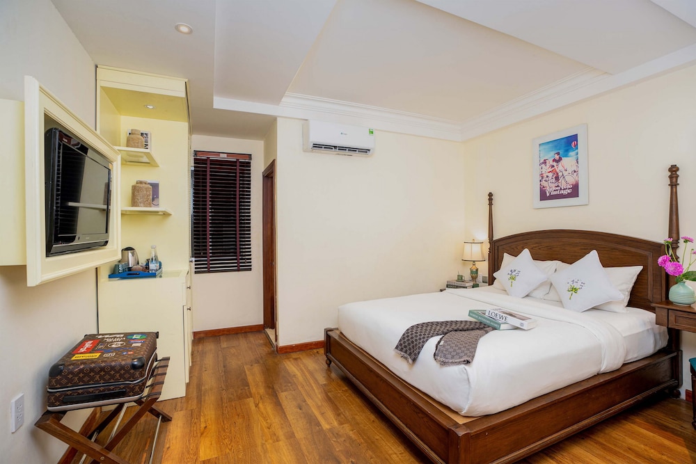Superior Room, 1 Double Bed, No Windows, Annex Building photo 1