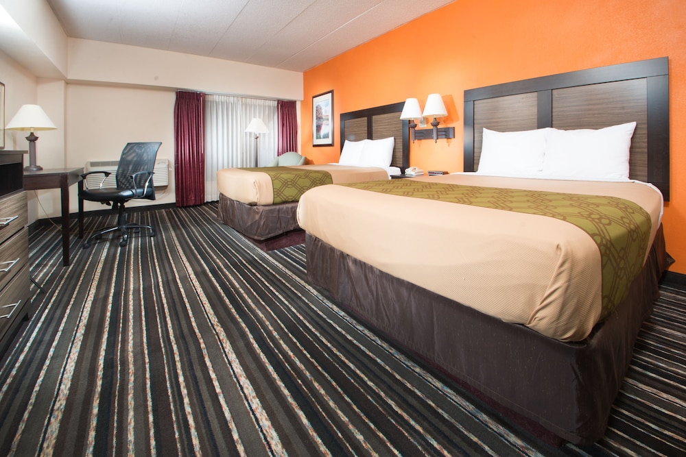 Standard Room, 2 Queen Beds photo 2