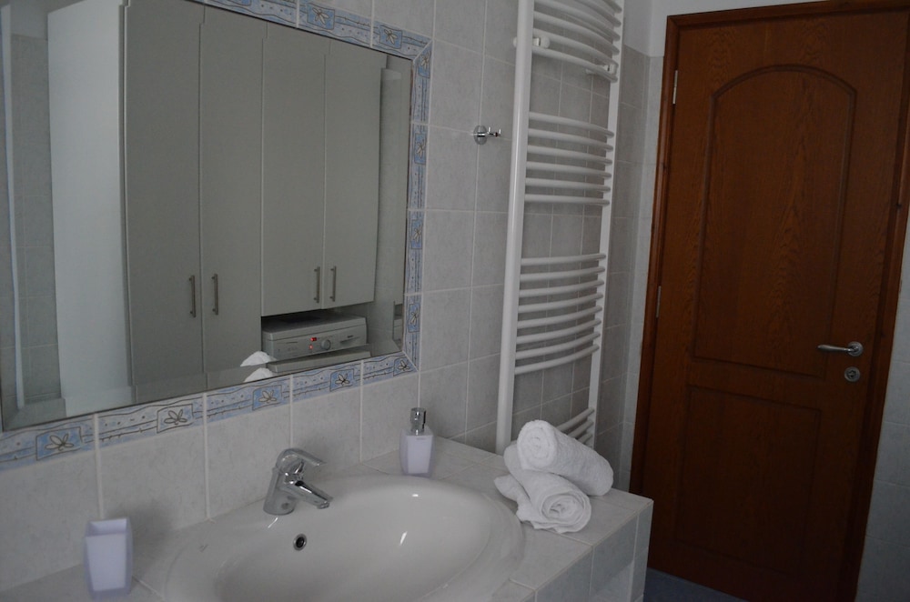 Comfort Apartment, 3 Bedrooms, Sea View photo 2