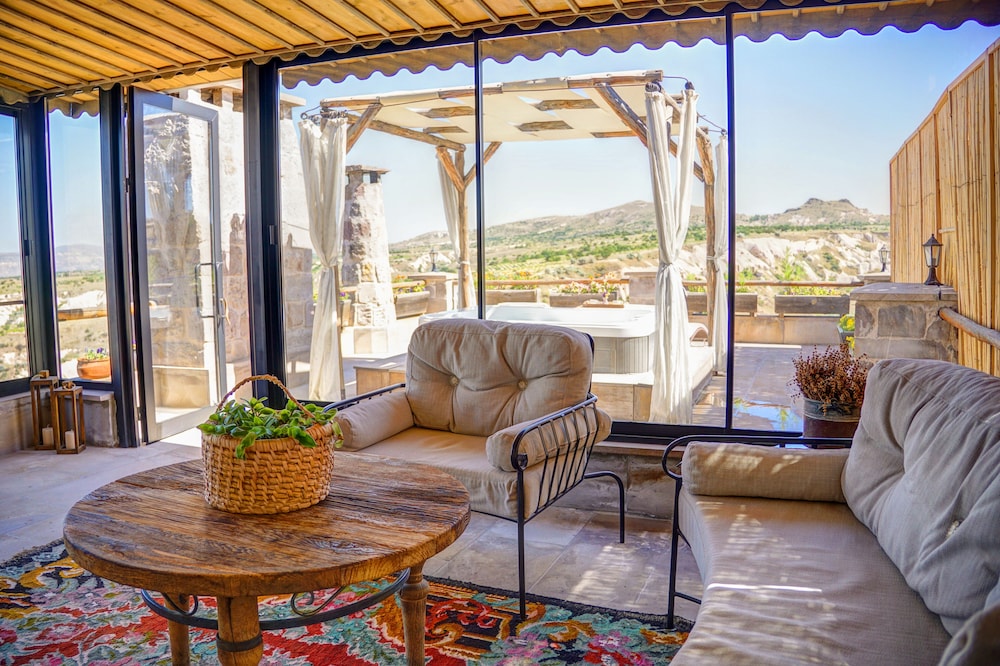 Queen Suite with Jacuzzi on the Terrace photo 3
