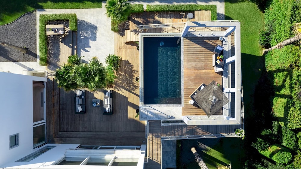 Villa photo 2