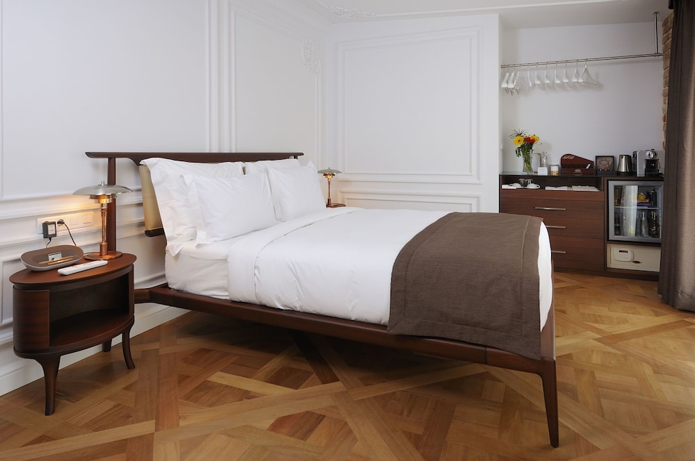 Junior Suite with Balcony and Bathtub photo 2