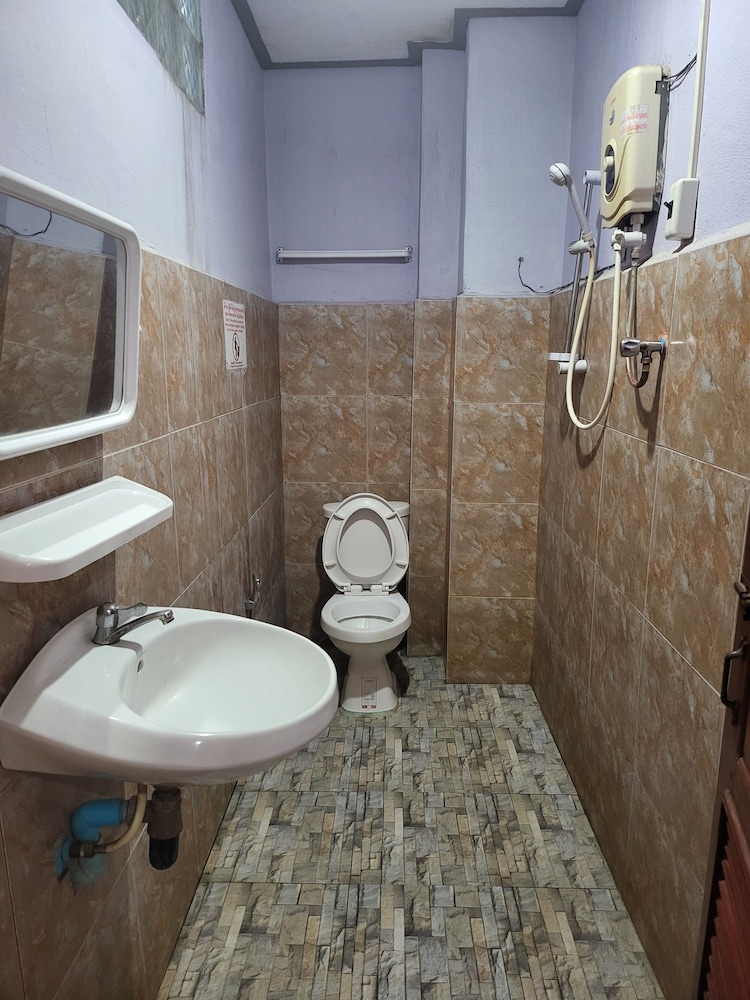 Deluxe Quadruple Room, City View photo 3