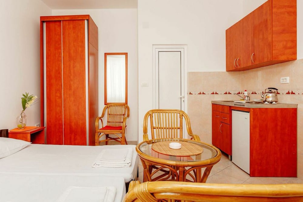Superior Studio, 2 Twin Beds, Terrace, Garden View photo 3