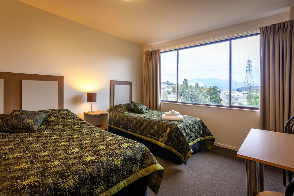 Deluxe Triple Room, Multiple Beds photo 2