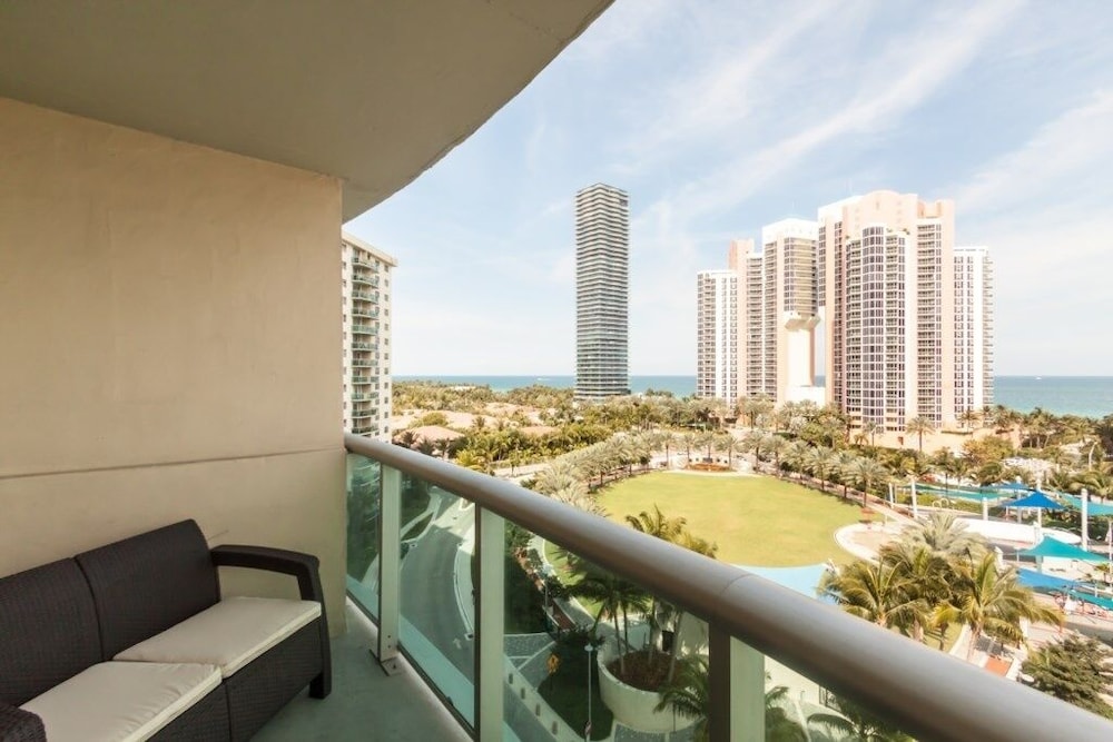 Condo, 1 Bedroom photo 2