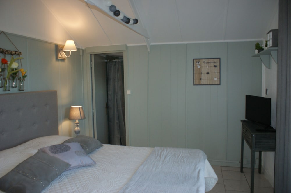 Basic Double Room, 1 Double Bed, Sea View, Sea Facing photo 1