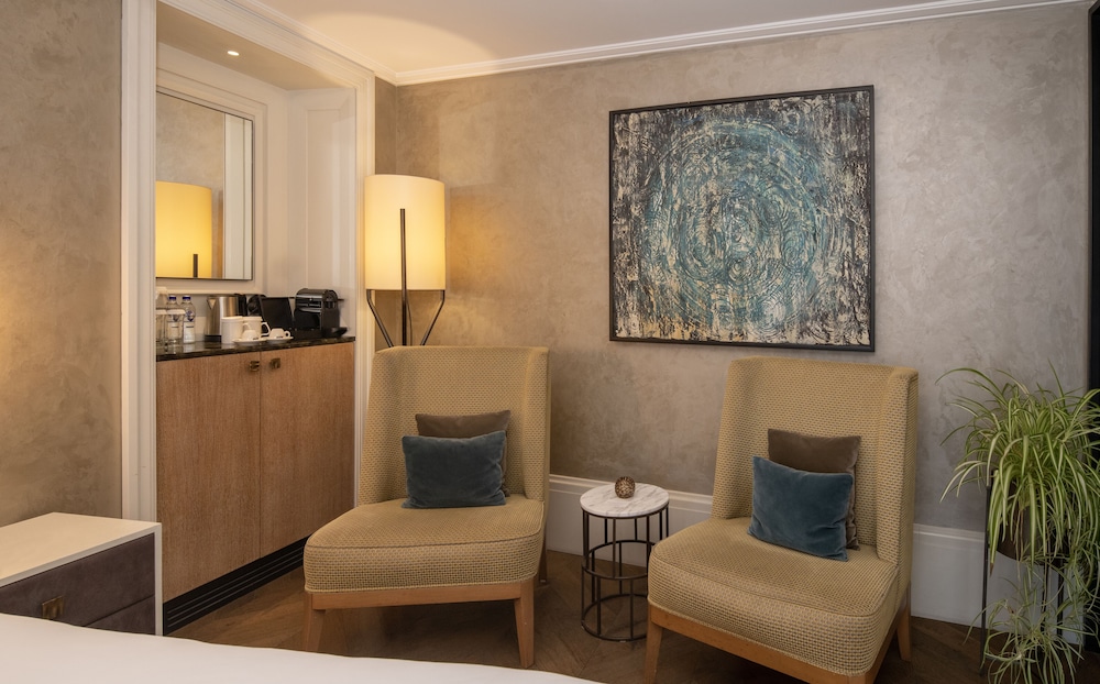 Deluxe Room, 1 Queen Bed (Premier Balcony)