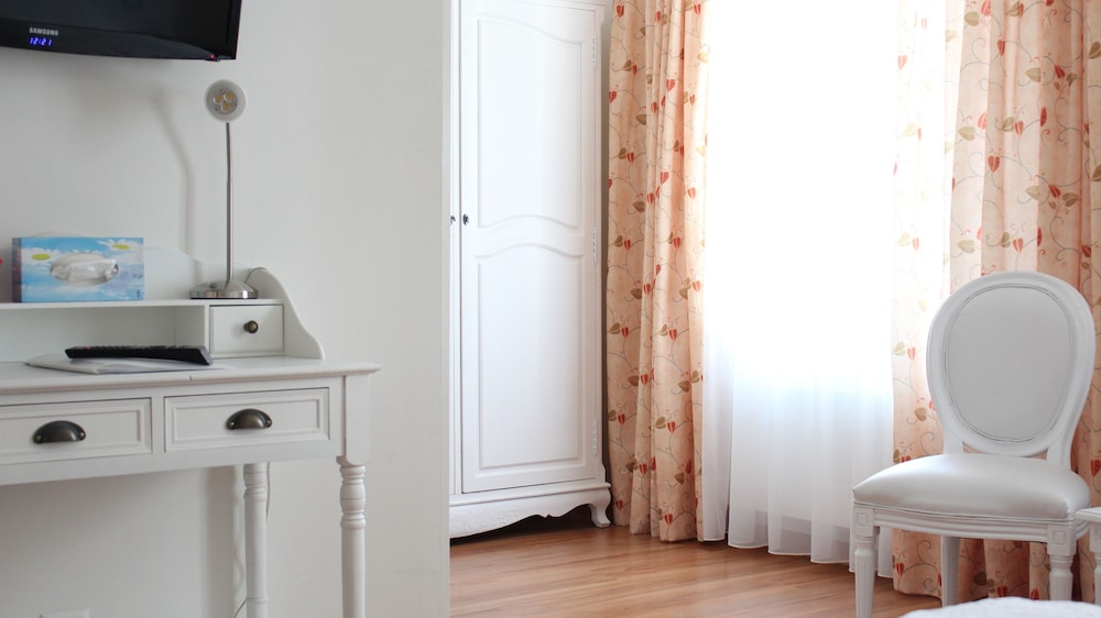 Standard Double or Twin Room - Photo 1