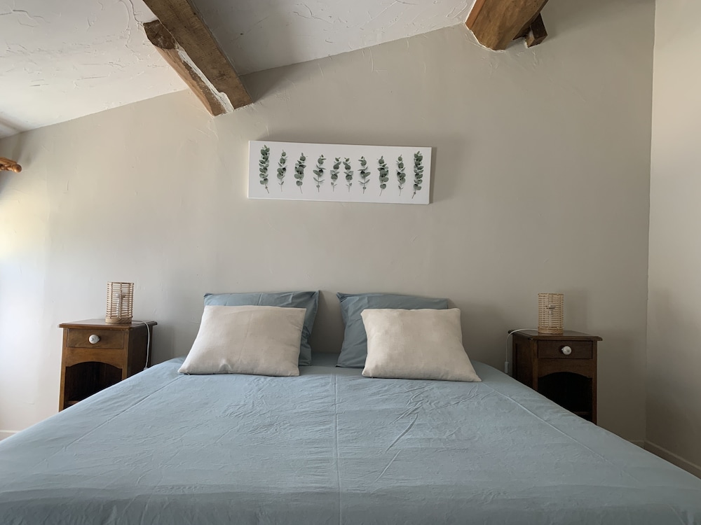Basic Double Room (du Marais) photo 1
