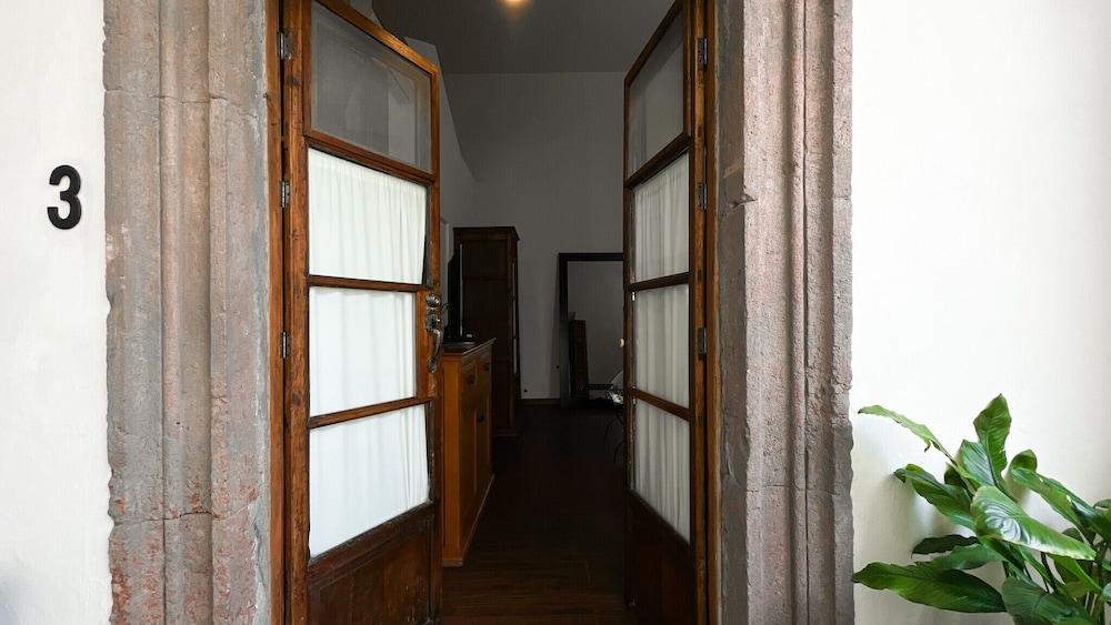 Classic Double Room, 1 King Bed, Private Bathroom photo 3
