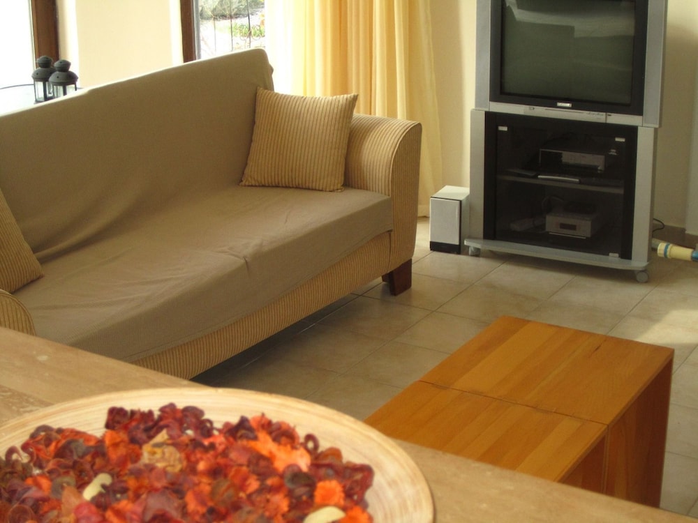 Villa photo 2