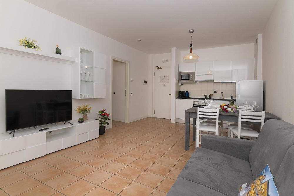 Standard Apartment, 1 Bedroom, Beachside (Porto Letizia S2)