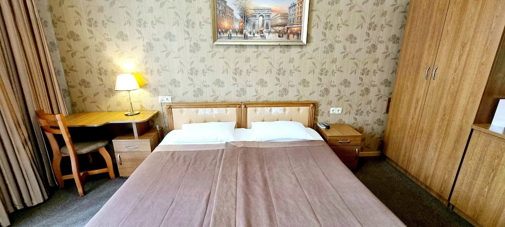 Superior Double or Twin Room photo 3