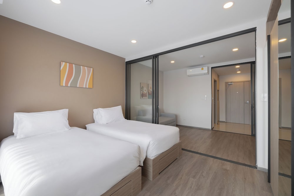 Homey Deluxe 2 Single Beds
