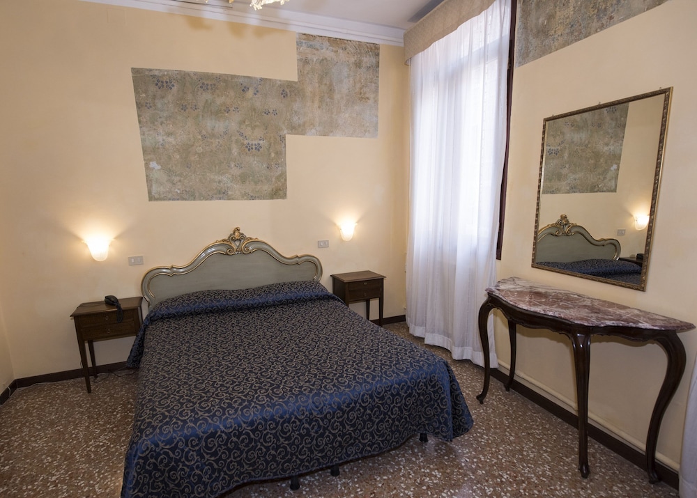 Standard Room photo 2