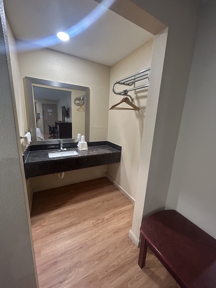 Deluxe Single Room, 1 King Bed, Smoking