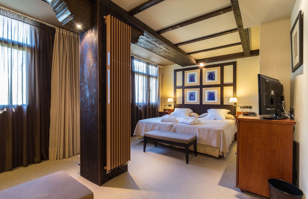 Junior Studio Suite, 2 Twin Beds, Accessible