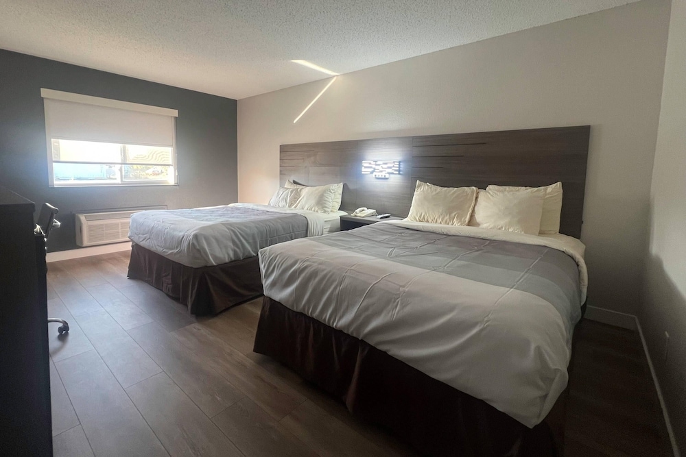 Standard Room, 2 Queen Beds, Non Smoking - Photo 3