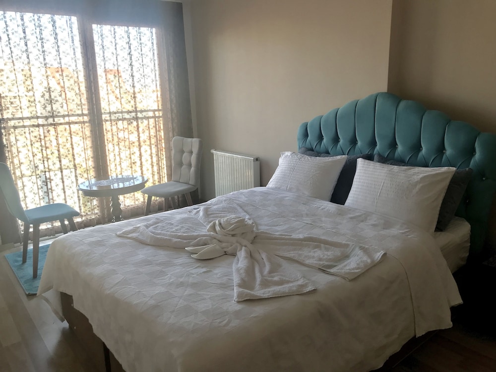 Deluxe Suite, Pool View photo 1
