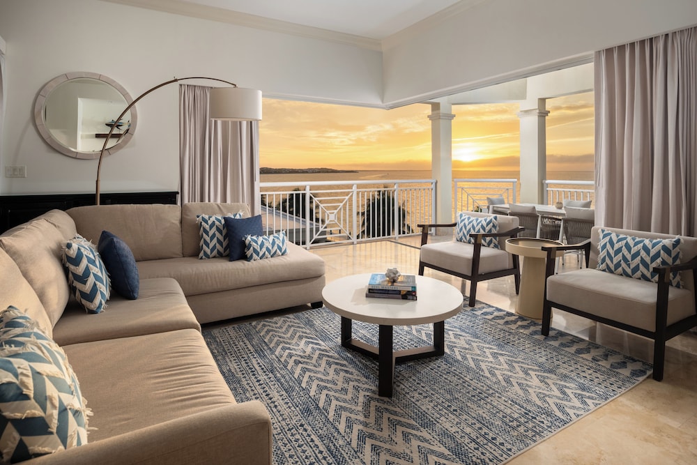 Penthouse, 2 Schlafzimmer, Balkon, direkt am Meer