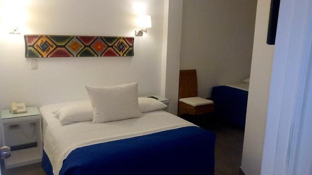 Standard Triple Room, Non Smoking, Ensuite - Photo 4