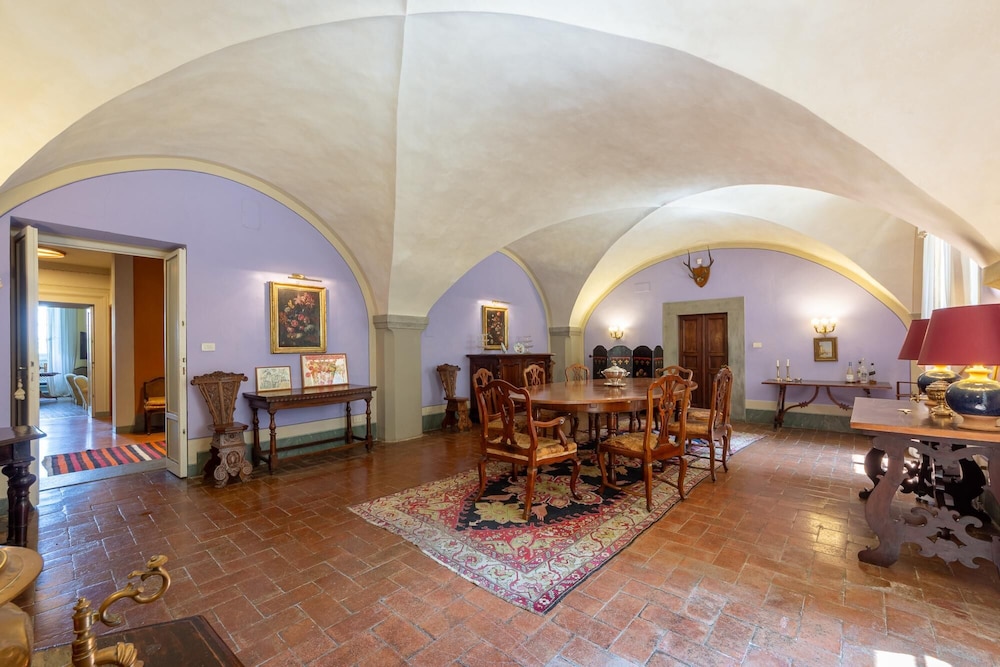 Villa di Tizzano Luxurious Retreat in Paradise, Photo 11