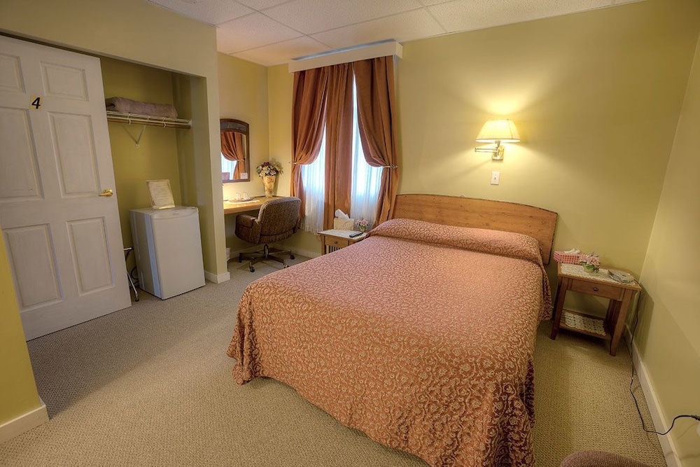 Standard Room, 1 Queen Bed photo 1